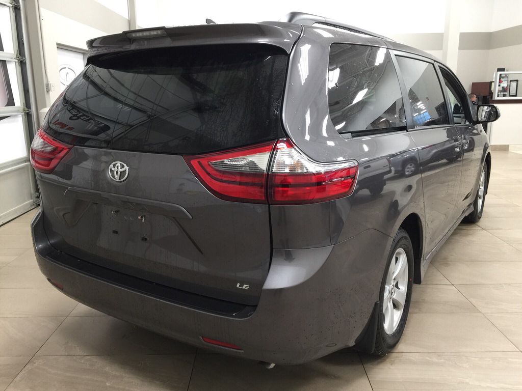 Toyota sienna 4 поколение