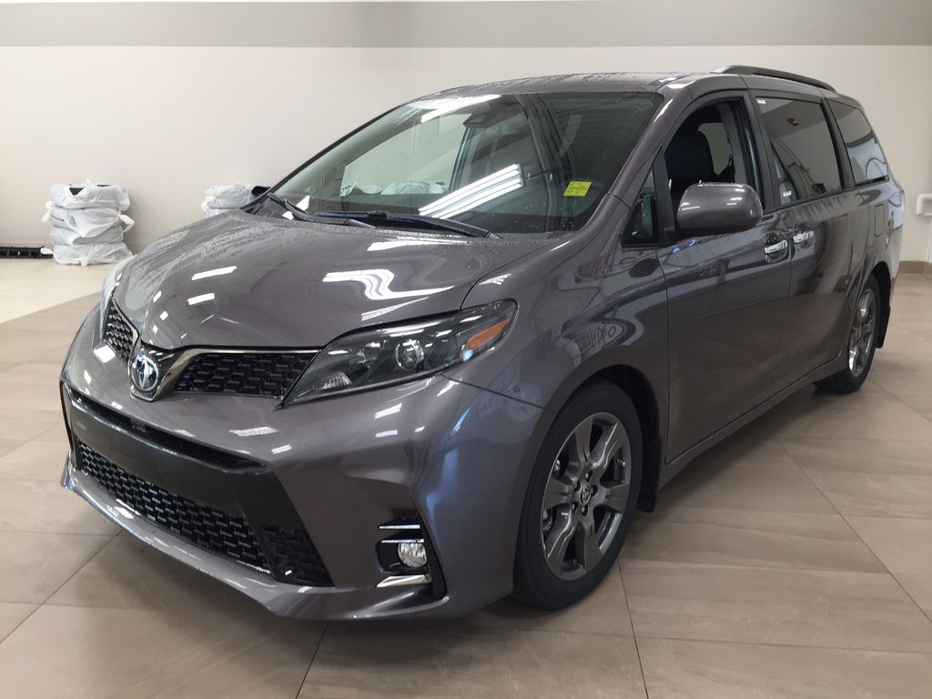 New 2020 Toyota Sienna SE Front Wheel Drive 4 Door Mini-Van Passenger