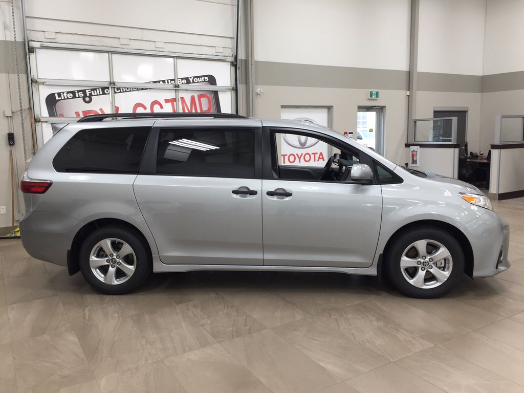 Toyota sienna 4 поколение