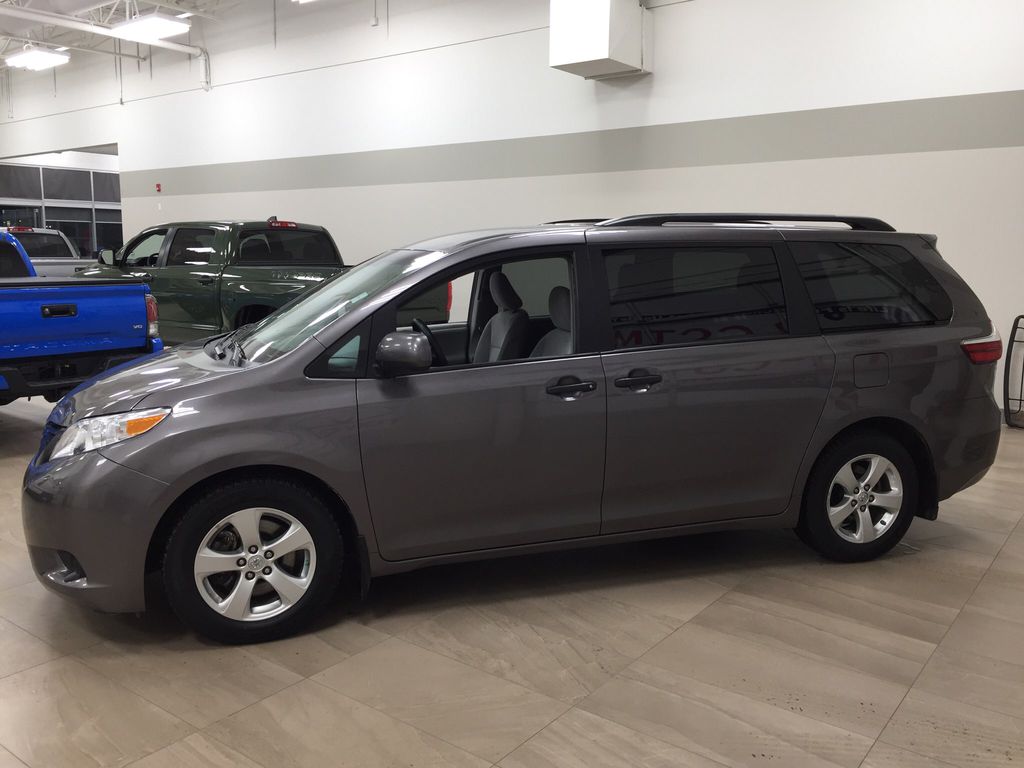 Toyota sienna 4 поколение